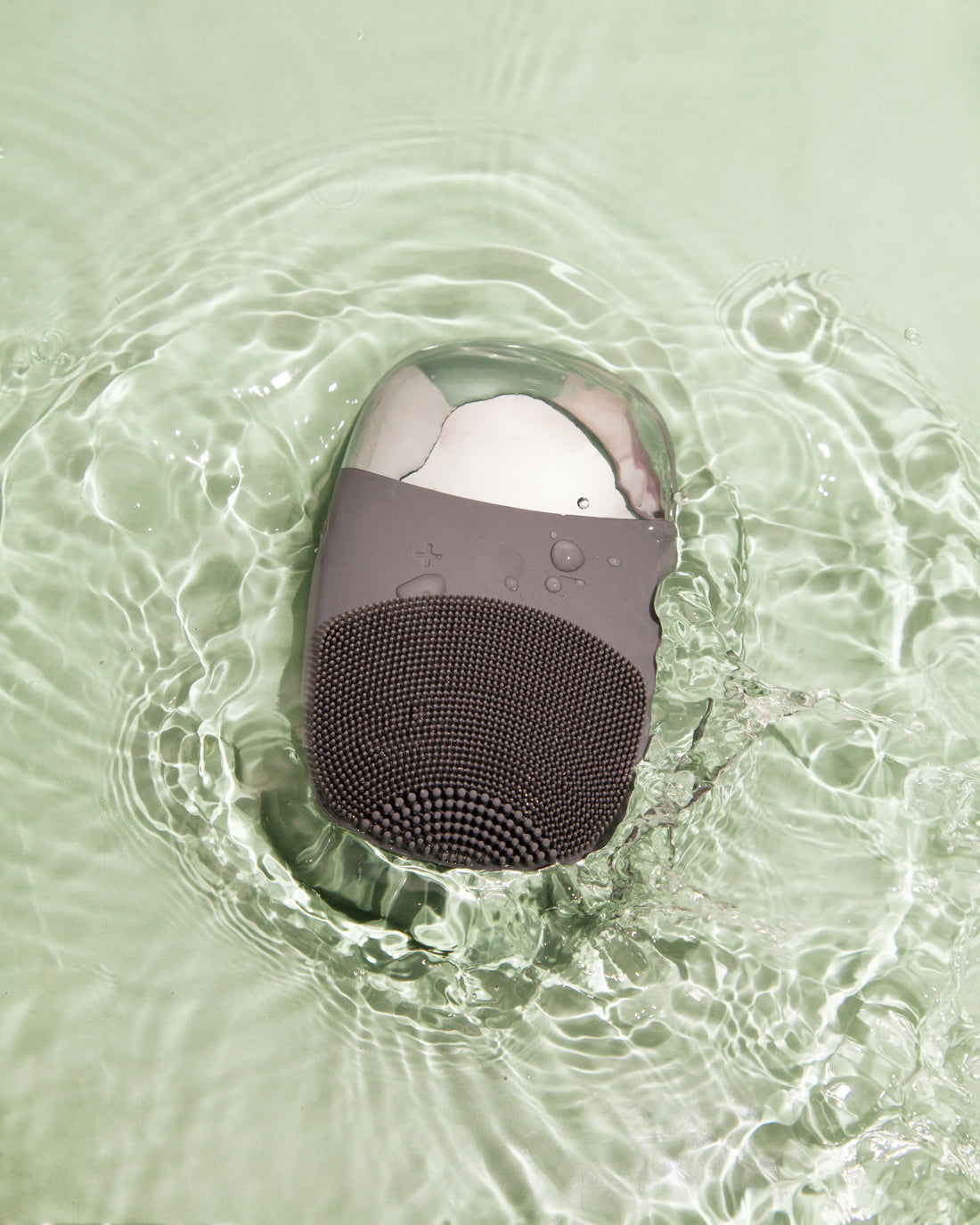 Sonic cleansing brush 